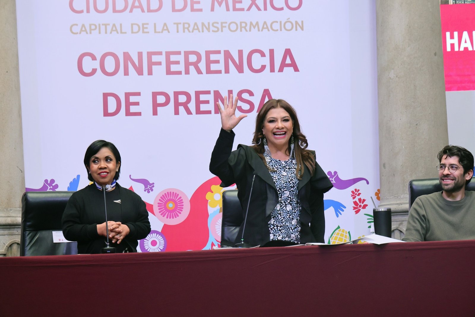 Clara Brugada da un paso más hacia la inclusión: Locatel integra atención en Lengua de Señas Mexicana lengua de señas