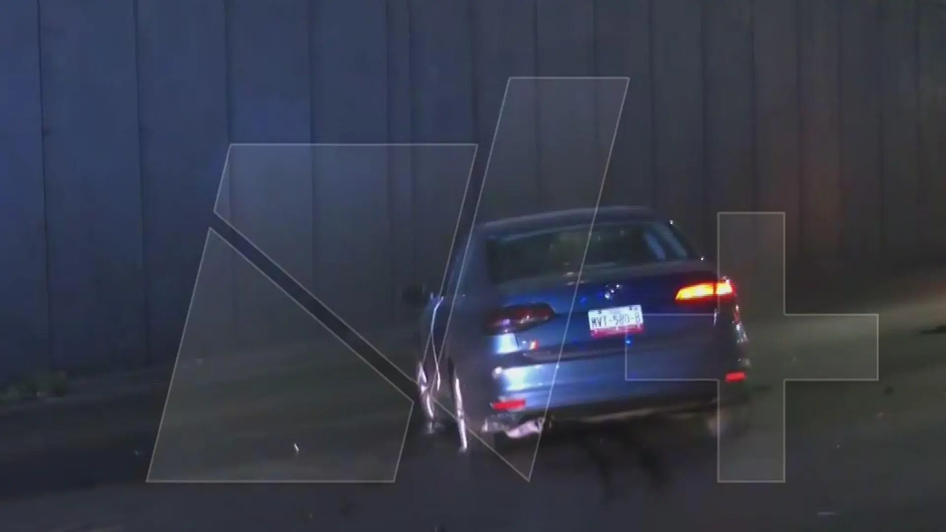 Conductora choca en Eje Central y abandona su vehículo general 1 punto.