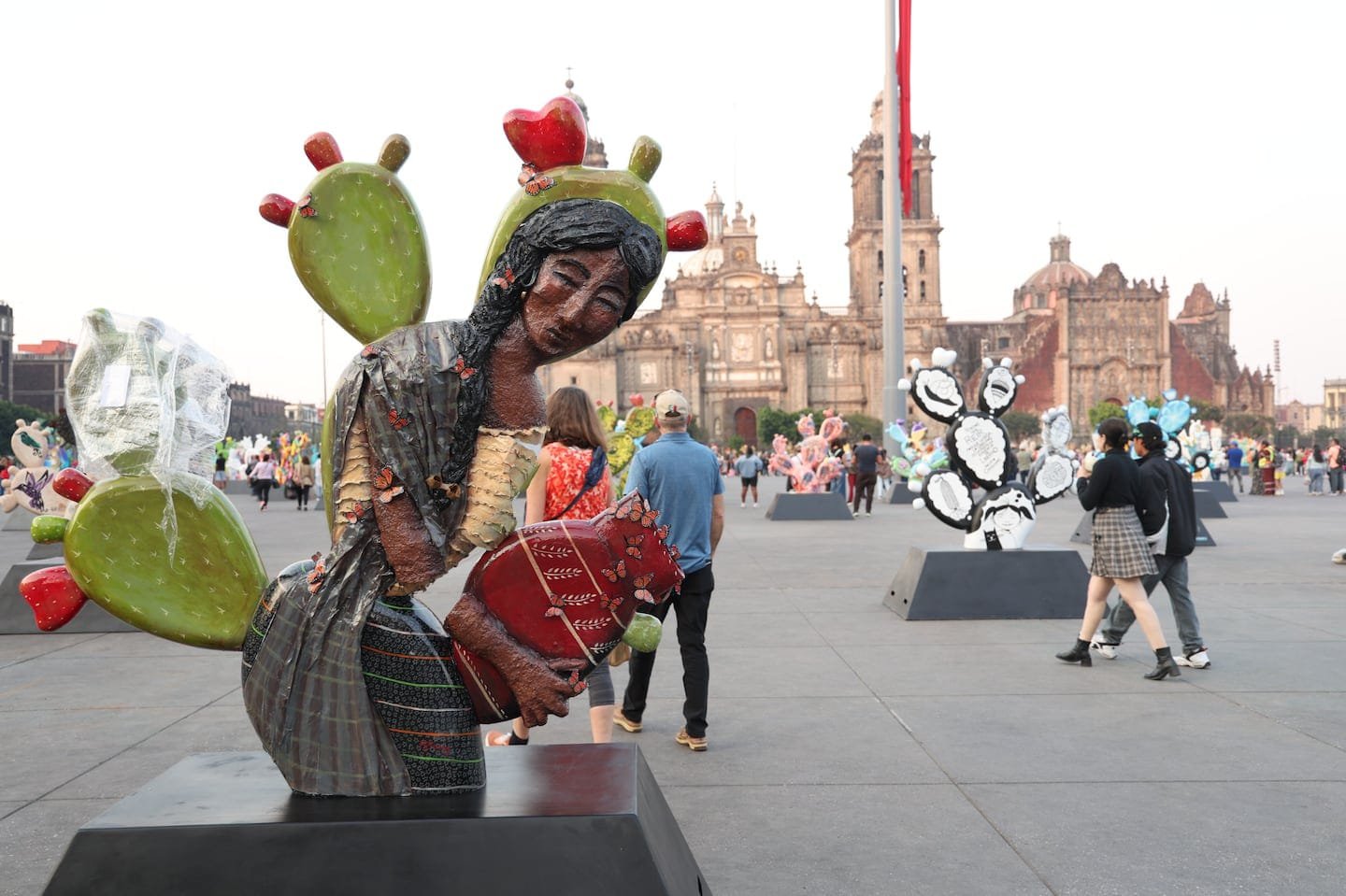El Zócalo se convierte en nopalera artística con exposición de 200 piezas whatsapp image 2026 01 09 at 17.38.11