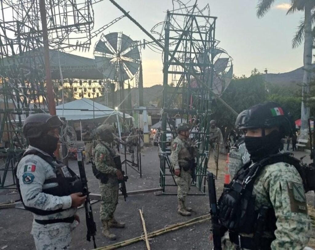 Decomisan castillos de pirotecnia que promovían a líderes criminales en Tanhuato, Michoacán decomisan castillos de pirotecni