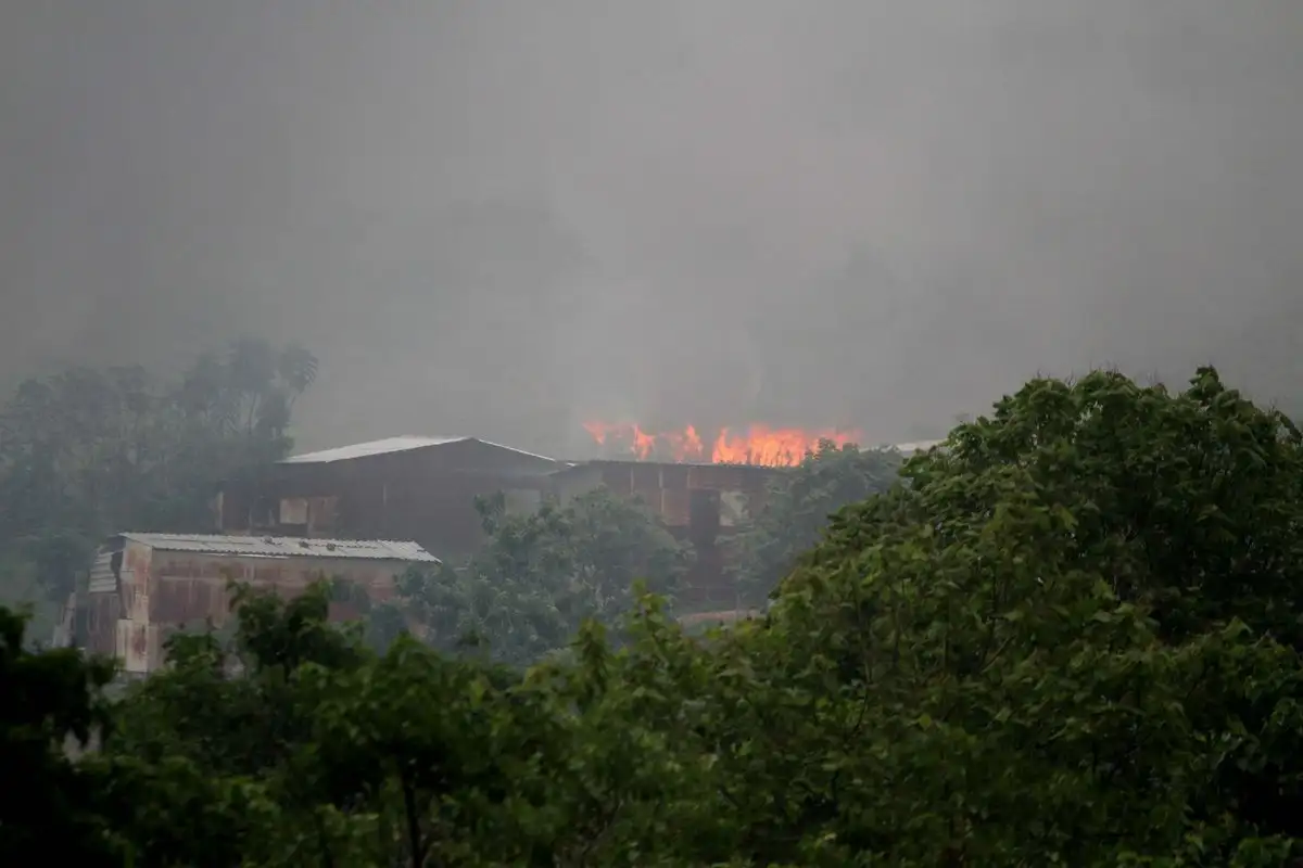 Incendio arrasa con 60 establecimientos en Punta Zicatela incendio en oaxaca afecta mas de 60 establecimientos en playa punta de zicatela 1da98565 6432 4d16 8096 fdb55aec29a4 media