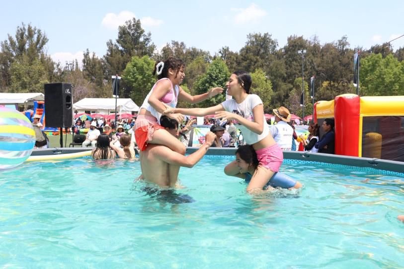 Clara Brugada lleva “la playa” a Iztacalco: inaugura el Santo Chapuzón gratuito para familias en CDMX img 20260401 wa0059