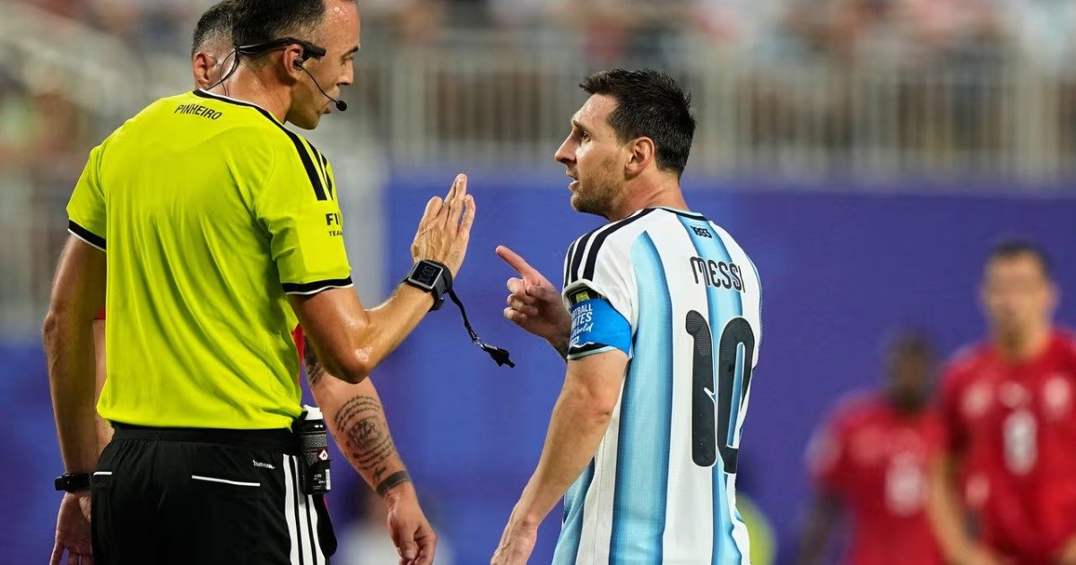 El reclamo de Lionel Messi al árbitro reaviva el análisis sobre el arbitraje en el Mundial img 20260712 wa0019
