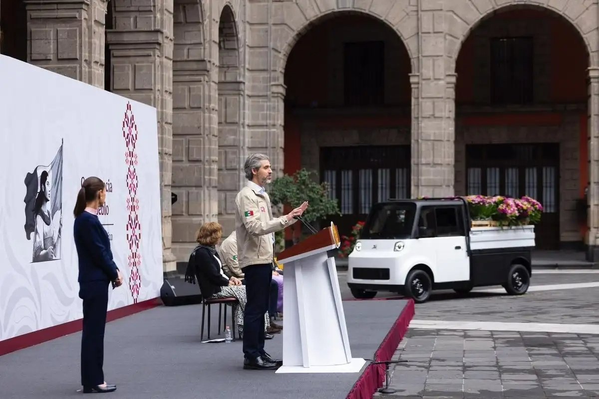 Olinia 2: el miniauto de carga que costará alrededor de 150 mil pesos presentaron en la mananera el pr